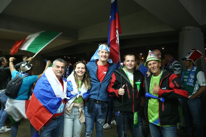 Slovenski navijači v Katovicah FOTO: Jože Suhadolnik
