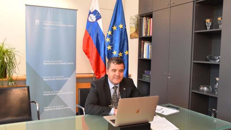 Fotografija: Slovenski veleposlanik v ZDA Tone Kajzer je domnevno kršil 45. člen zakona o zunanjih zadevah, ki med posebne naloge diplomatov uvršča varovanje dokumentov in podatkov zunanjega ministrstva. FOTO: MZZ
