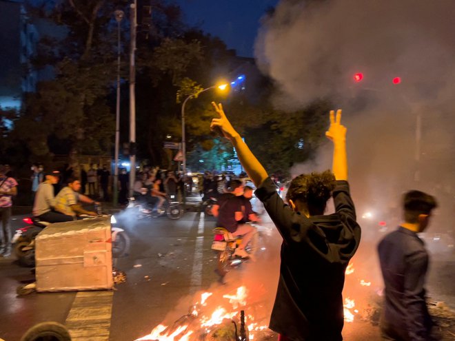 V Teheranu so izbruhnili protesti. FOTO: Reuters 
