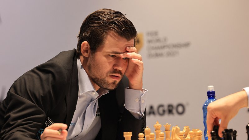 Fotografija: Magnus Carlsen ni varčeval s kritikami na račun goljufanja v šahu. FOTO: Giuseppe Cacace/AFP
