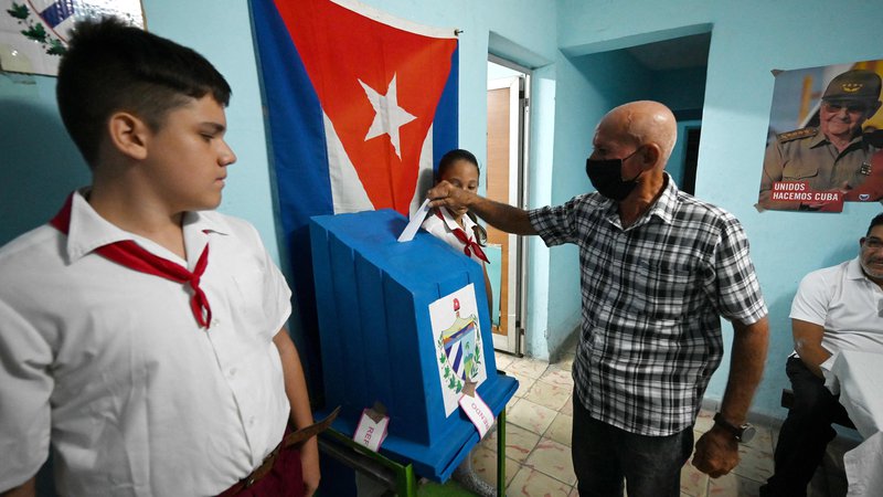 Fotografija: Dve tretjini volivcev je na Kubi podprlo družinski zakonik. FOTO: Yamil Lage/Afp
