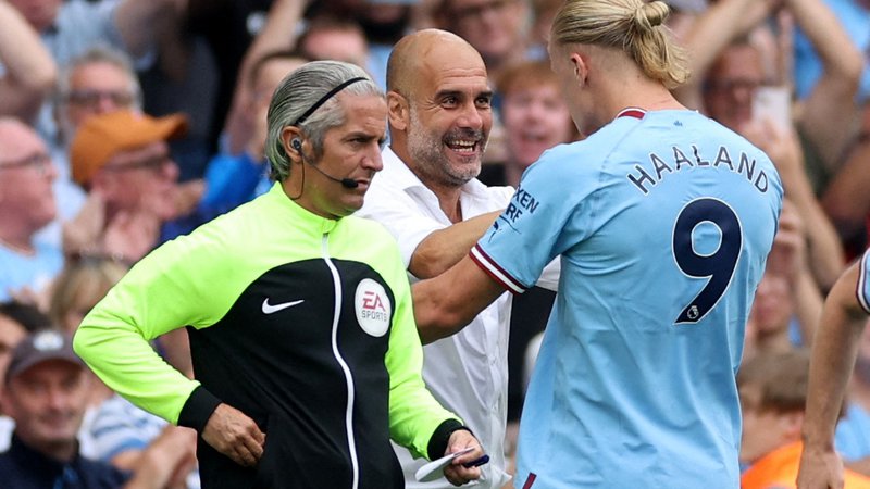 Fotografija: Pep Guardiola in Erling Haaland proslavljata zadetek proti Crystal Palacu. FOTO: Carl Recine/Reuters
