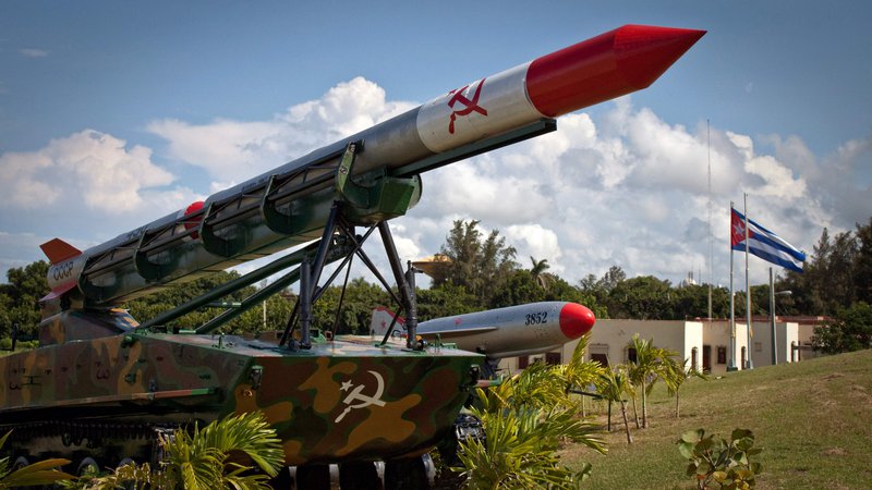 Fotografija: V Havani je še vedno na ogled orožje, ki so ga sovjetske sile namestile na Kubi v času raketne krize. Foto AFP
