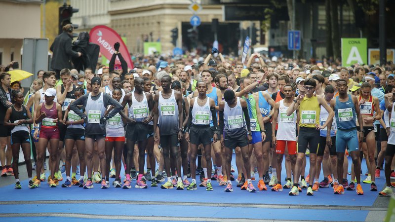 Fotografija: V Ljubljani so se zbrali predstavniki iz 61 držav. Na maratonski razdalji so prvih pet mest v moški konkurenci zasedli Afričani, v ženski pa prva štiri. FOTO: Jože Suhadolnik/Delo
