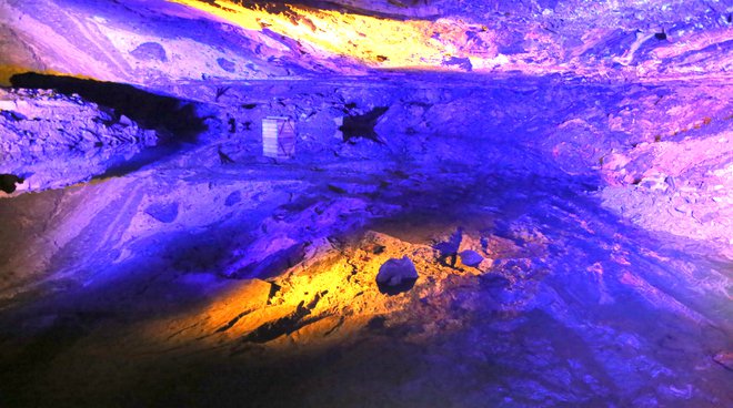 Impresivne, posebej za turiste osvetljene nekdanje dvorane halštatskega rudnika globoko v hribu. FOTO: Milan Ilić
