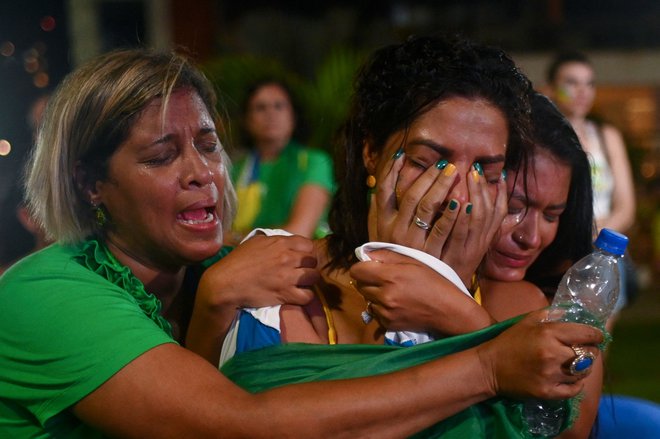 Užaloščeni podporniki Jaira Bolsonara. FOTO: Andre Borges/AFP
