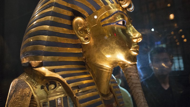 Fotografija: V Tutankamonovi grobnici, ki jo je sestavljalo več sob, je bilo okoli 5000 predmetov. FOTO: Staff Reuters 
