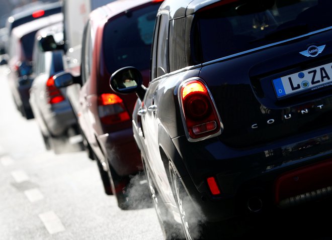 Avtomobilske emisije se ne bodo zmanjšale. FOTO: Fabrizio Bensch/Reuters
