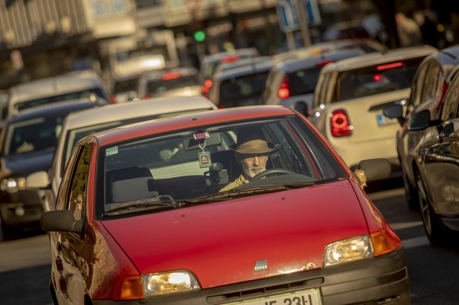 Zgostitve prometa so tudi pri nas čedalje bolj pogoste. FOTO: Voranc Vogel/Delo

