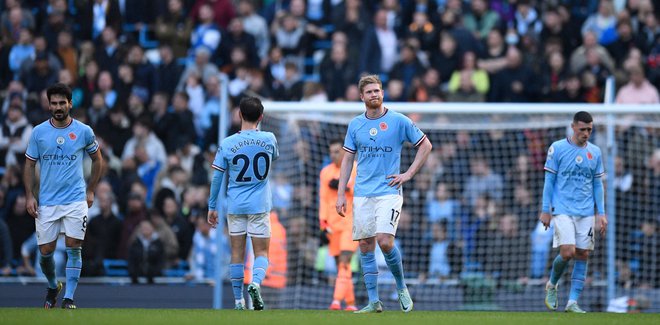 Nogometaši Manchester Cityja niso mogli verjeti, da so izgubili na domačem štadionu. FOTO: Oli Scarff/AFP
