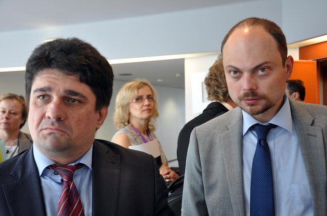 Odvetnik Vladimirja Kara-Murze Vadim Prohorov (na fotografiji levo) ima s svojo stranko in prijateljem veliko dela. FOTO: Branko Soban
