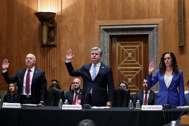 Firektor zveznega preiskovalnega urada FBI Christopher Wray (na sredini) je že tarča republikanskih zaslišanj. Foto Amanda Andrade-rhoades/Reuters
