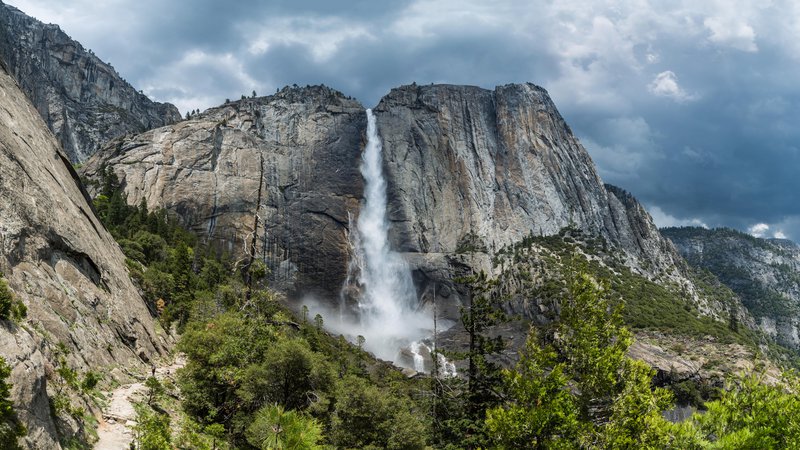 Fotografija: Yosemite, narodni park v Kaliforniji, je bil eden prvih naravnih čudežev, ki je tudi zaradi Johna Muira postal zaščiten kos narave.
FOTO: wikipedija
