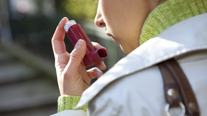 Fotografija: Čeprav redko, so lahko nekateri astmatiki občutljivi na salicilate v kavi, čaju ter nekaterih zeliščih in začimbah. FOTO: Arhiv Polet/Shutterstock
