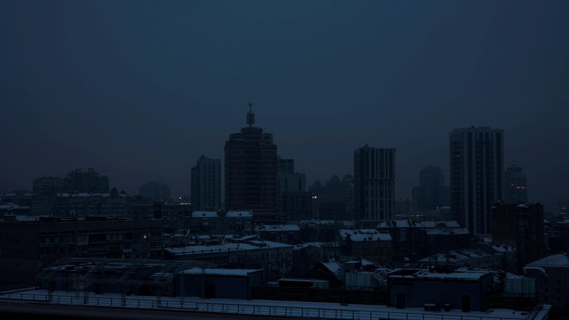 Fotografija: Kijev brez elektrike. FOTO: Reuters
