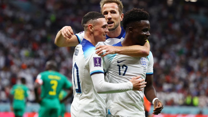Fotografija: Anglija si je četrtfinalno vstopnico na svetovnem prvenstvu v nogometu priigrala zanesljivo, Harry Kane pa je odlično igro kronal tudi s prvim golom v Katarju. FOTO: Kai Pfaffenbach/Reuters
