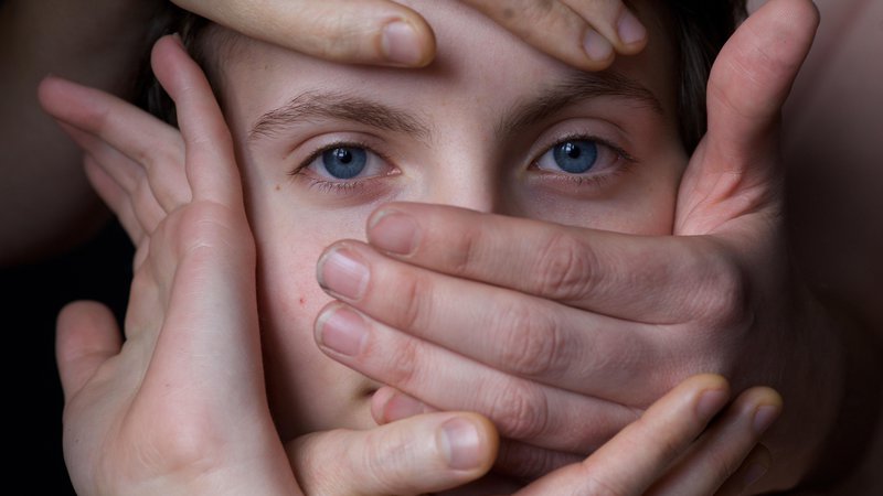 Fotografija: Strokovna skupina Sveta Evrope Grevio opozarja, da se družinsko nasilje z razhodom intenzivira. FOTO: Shutterstock
