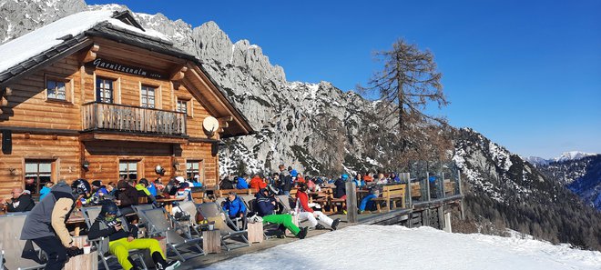 Smučarsko središče premore 25 gorskih koč in restavracij, kjer se lahko okrepčate. FOTO: promocijsko gradivo
