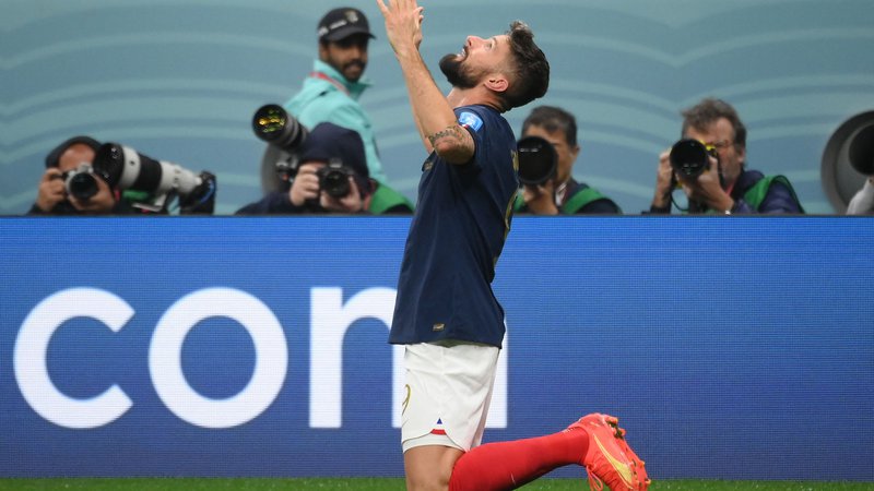 Fotografija: Olivier Giroud je Francoze popeljal v polfinale in potrdil, da je kljub letom v tej reprezentanci nepogrešljiv napadalec. FOTO: Franck Fife/AFP
