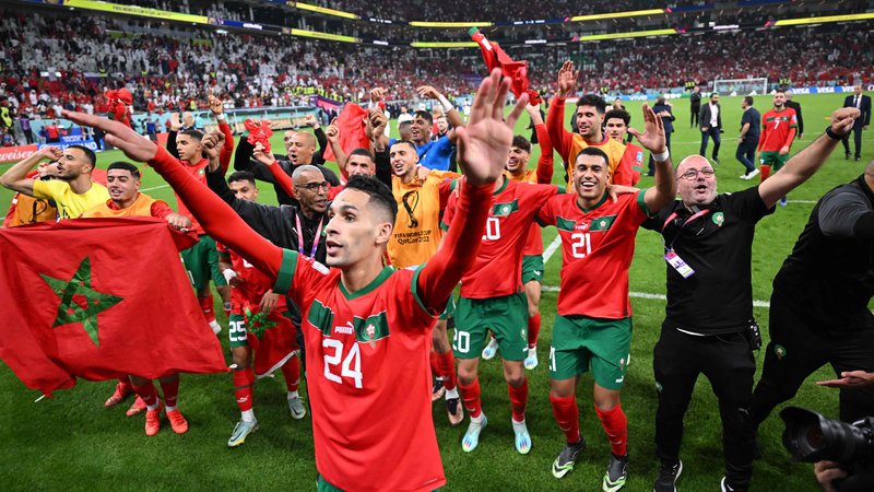 Fotografija: Maročani so prebudili močna čustva med rojaki, zato si obetajo silovito podporo tudi v polfinalu. FOTO: Kirill Kudryavtsev/AFP
