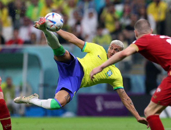 Richarlison je poskrbel za enega od najlepših golov na svetovnem prvenstvu v Katarju. FOTO: Amanda Perobelli/Reuters
