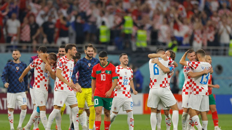 Fotografija: Hrvaški nogometaši niso skrivali veselja ob novem podvigu na svetovnem prvenstvu. FOTO: Odd Andersen/AFP
