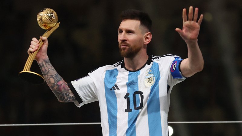 Fotografija: Lionel Messi je dodatno obogatil svojo zakladnico trofej. FOTO: Carl Recine/Reuters
