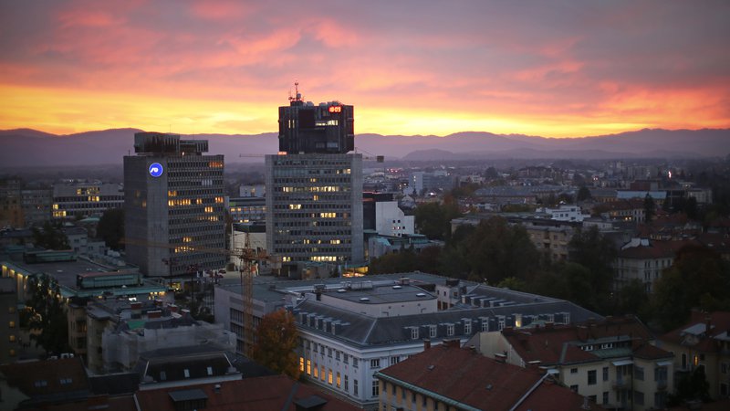 Fotografija: Predsednik uprave NLB je pred dobrim letom napovedal, da bo največja slovenska banka prej ali slej prodala svoje prostore na Trgu republike. FOTO: Jure Eržen/Delo