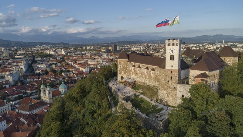 Fotografija: Ljubljanski grad je bil po dveh pandemičnih letih množično obiskan. FOTO: arhiv Ljubljanski grad
