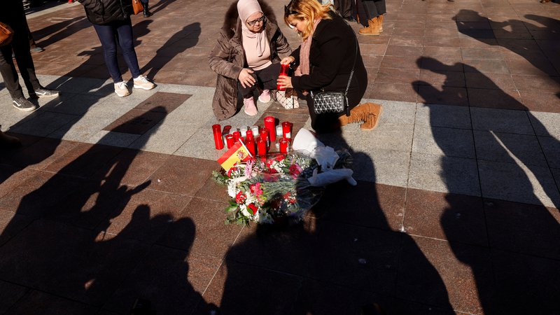 Fotografija: Župan mesta Algeciras, v katerem živi približno 120.000 ljudi, je po napadih odredil dan žalovanja. FOTO: Marcelo Del Pozo/Reuters
