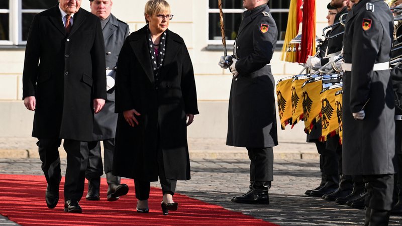 Fotografija: Nemški predsednik Frank-Walter Steinmeier je v Berlinu gostil slovensko predsednico Natašo Pirc Musar FOTO: Annegret Hilse/REUTERS
