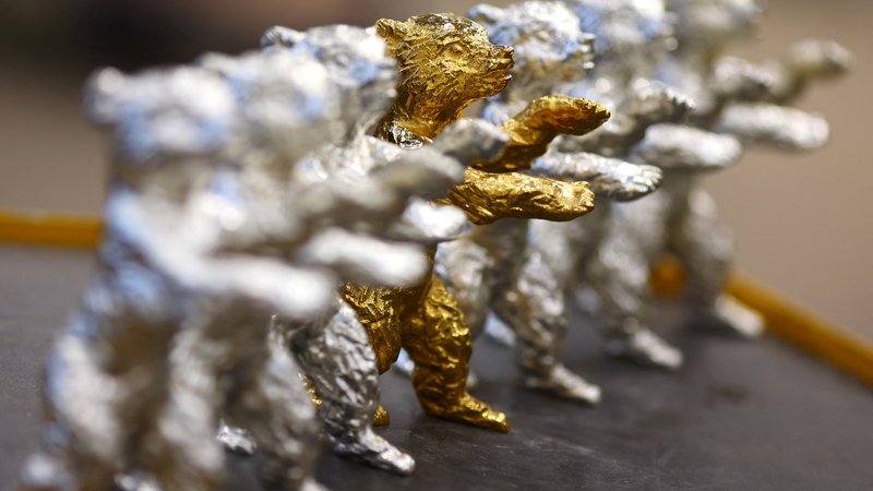 Fotografija: Začenja se boj za zlate in srebrne medvede. Najboljši film lanskega festivala je postal Alcarrà​s španske režiserke Carle Simon. Foto Fabrizio Bensch/Reuters
