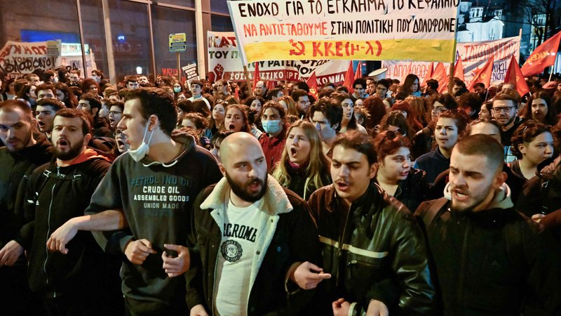 Fotografija: Med protestniki je bilo tudi več sto študentov. FOTO: Louisa Gouliamaki/AFP

