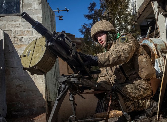Ukrajinski vojak v akciji. FOTO: Stringer Reuters
