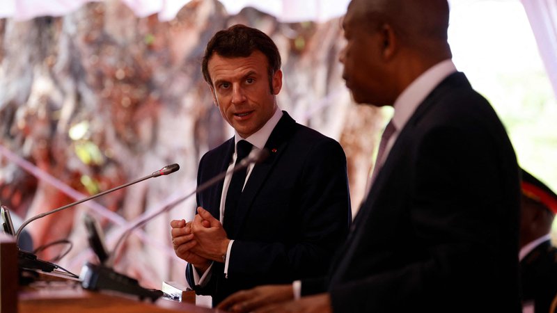 Fotografija: Francoski predsednik Emmanuel Macron in angolski kolega João Lourenço vidita priložnosti za sodelovanje v kmetijstvu. FOTO: Ludovic Marin/AFP
