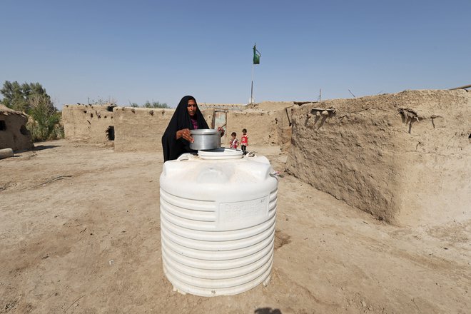 Ko govorimo o posledicah podnebnih sprememb, so ženske pogosto v bistveno slabšem položaju, opozarja dr. Paris. FOTO: Alaa Al-Marjani/Reuters
