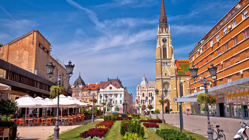 Fotografija: Novi Sad je drugo največje mesto v Srbiji za Beogradom in je glavno mesto srbske Avtonomne pokrajine Vojvodine. Tamkajšnja univerza je bila ustanovljena leta 1960. FOTO: Shutterstock
