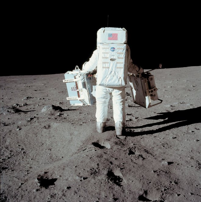 Znameniti beli skafandri odprav Apollo: na fotografiji je Buzz Aldrin 20. julija 1969. FOTO: Neil Armstrong/Nasa/AFP
