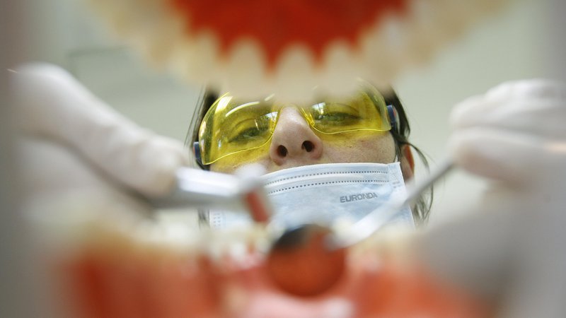 Fotografija: Ustnemu zdravju je treba nameniti več pozornosti. FOTO: Blaž Samec

