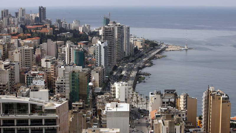 Fotografija: Prebivalca Libanona so se prebudili v dan z različnimi časovnimi pasovi. FOTO: Str/Reuters Pictures
