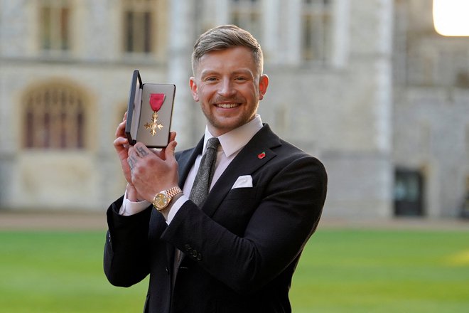 Adam Peaty je lani prejel kraljevsko odlikovanje. FOTO: Andrew Matthews/Reuters