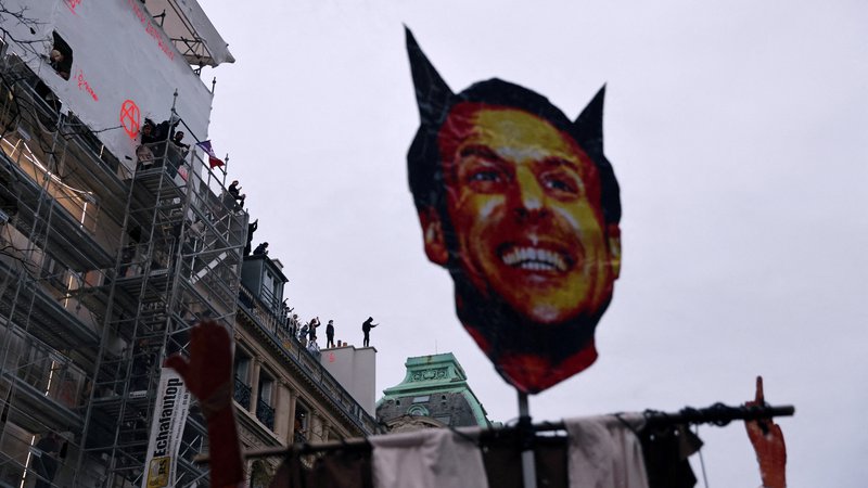 Fotografija: Protestniki nimajo dobrega mnenja o predsedniku Emmanuelu Macronu. FOTO:  Nacho Doce/Reuters
