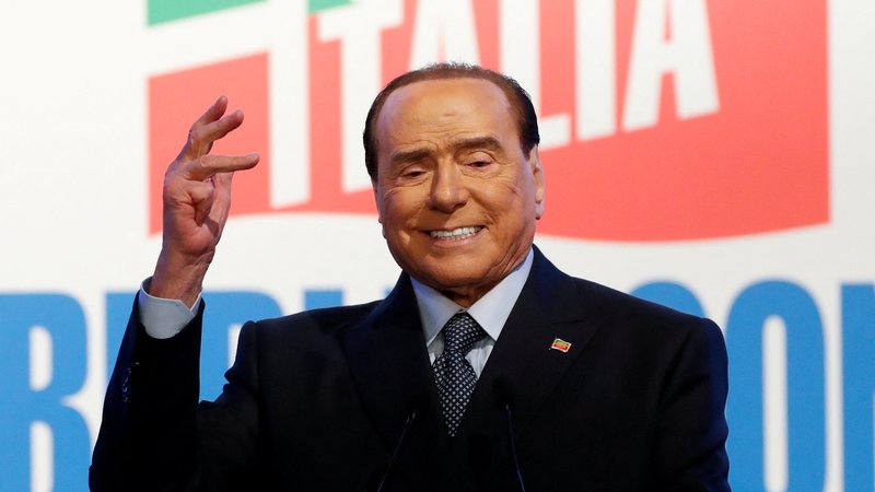 Fotografija: Il Corriere della sera piše, da so Silviu Berlusconiju diagnosticirali levkemijo, ki je bila vzrok za nastanek pljučnice. FOTO: Remo Casilli/Reuters