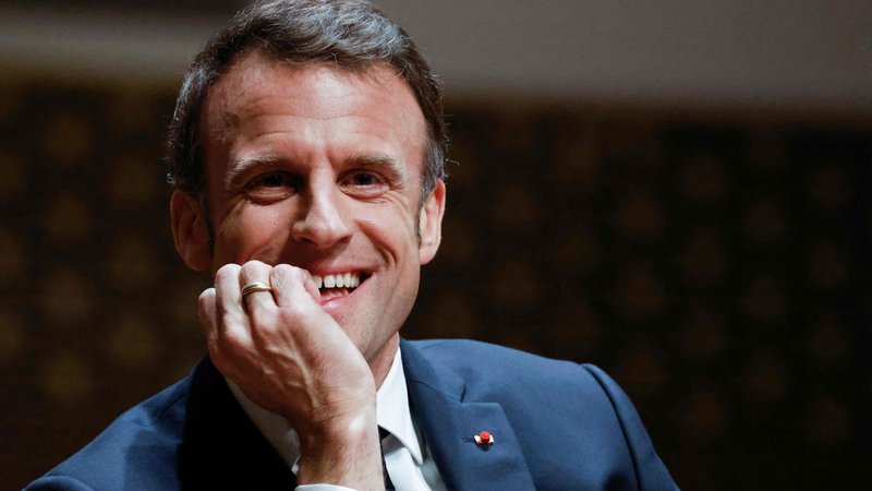 Fotografija: Predsednik Emmanuel Macron je iz tedna v teden manj priljubljen. FOTO: Ludovic Marin/AFP