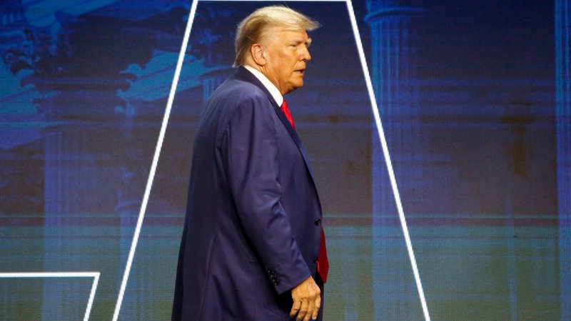 Fotografija: Nekdanji ameriški predsednik Donald Trump na konvenciji NRA, Ameriške orožarske organizacije. FOTO: Alex Wroblewski/Afp