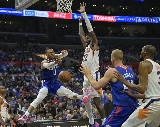 Russel Westbrook in drugi košarkarji Los Angeles Clippers so že v prvi domači tekmi zapravili prednost gostujoče zmage v Phoenixu. FOTO: Jayne Kamin-oncea/Usa Today Sports/Reuters