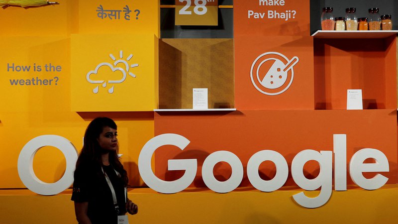 Fotografija: Google išče pot do povečanja prihodkov z novimi storitvami, ki bi pritegnile nove uporabnike. FOTO: Adnan Abidi/Reuters