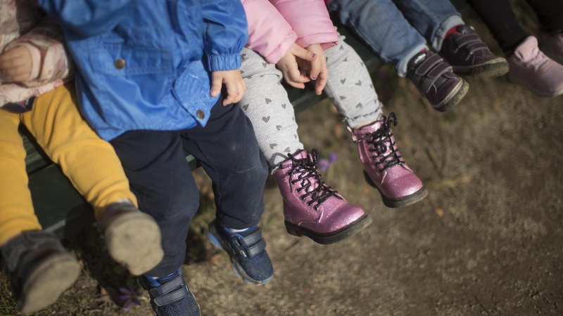 Fotografija: Sloveniji je nekaj manj kot polovico vseh otrok mlajših od treh let vključenih v formalno varstvo. FOTO: Jure Eržen/Delo