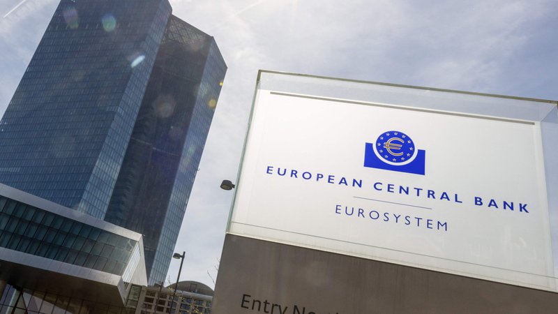 Fotografija: Evropska denarna oblast je od julija lani že sedmič ukrepala, a še ni sklestila visoke rasti cen.  Foto Andre Pain Afp