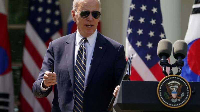 Fotografija: Samo 42 odstotkov Američanov meni, da Biden dobro opravlja predsedniške naloge. FOTO: Kevin Lamarque/Reuters